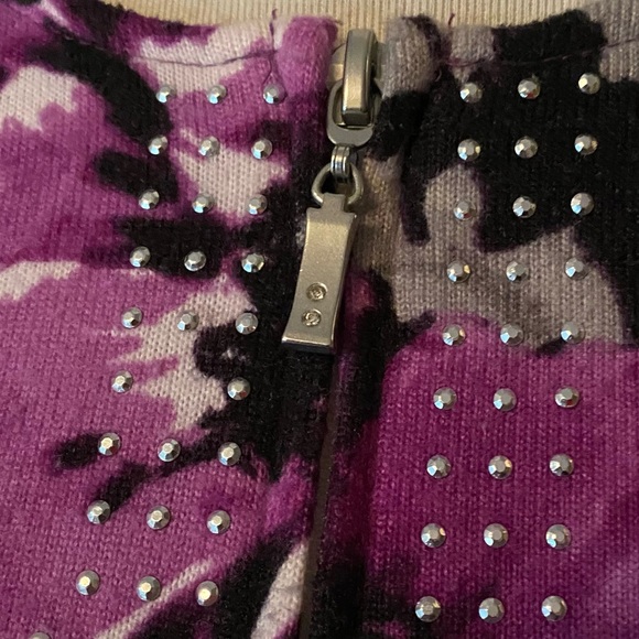 Floral zip up cardigan with rhinestone embellishments by TanJay - Picture 5 of 8